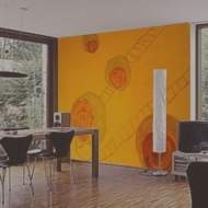 Wandgestaltung, Wandmalerei in einem modernem Esszimmer, auf einem orangen Grundton mit zeichnerischen und malerischen Elementen